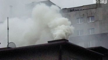 Mieszkanka Radziejowa przyłapana na spalaniu śmieci. Z kuchni trafiały prosto do pieca
