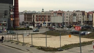 Dziki parking w centrum zlikwidowany. Jakie szanse, że w tym miejscu powstanie hotel?