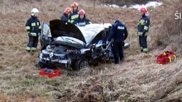 Wypadek w Czerwionce-Leszczynach. Kierowca zignorował zapory i zderzył się z pociągiem