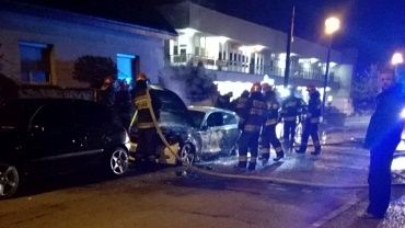 Na Grunwaldzkiej paliły się dwa samochody. To było podpalenie? (wideo)