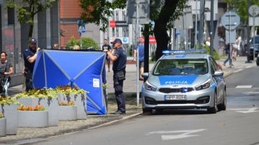 Śmierć w centrum Rybnika. Policja otoczyła miejsce parawanem