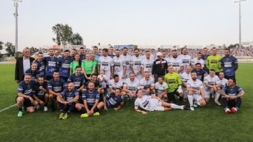 Piłkarsko i żużlowo na stadionie. Za nami Legendarny Kosmiczny Mecz (wideo)