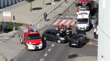 Wypadek drogowy na ul. Dworek. Są ranni