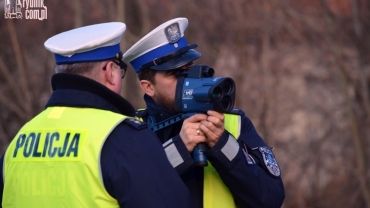 Policja ma nowy miernik prędkości. Robi zdjęcia i nagrywa filmy (wideo)