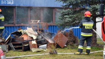 Ogień w zakładzie stolarskim ZGM-u. Paliły się meble uratowane wcześniej z pożaru