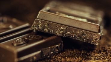 „Miłośnicy” czekolady zatrzymani. Ukradli kilka skrzynek ze słodyczami za tysiąc złotych