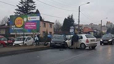 Wypadek na Wodzisławskiej. Zasłabł kierowca?