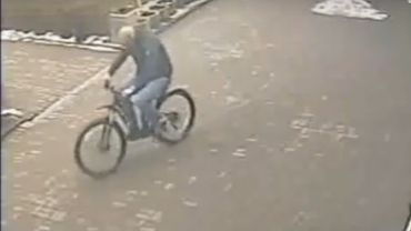 Ukradł rower spod szkoły podstawowej. Policja publikuje nagranie i prosi o pomoc (wideo)