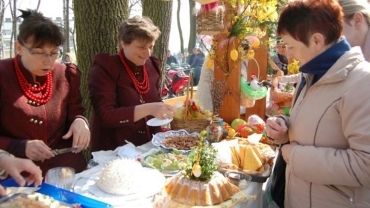 Jarmark Wielkanocny również w Leszczynach. Stoły uginały się od pysznego jedzenia