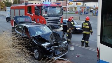 Groźne zdarzenie pod K1: BMW wjechało w autobus