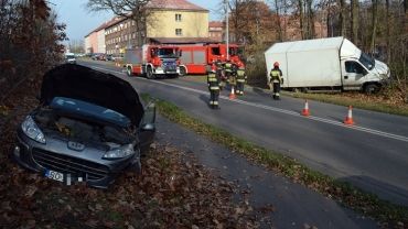 Groźna kolizja obok KWK Jankowice. Dwa samochody wypadły z drogi