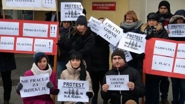 Pracownicy prokuratury w Rybniku wyszli na ulicę
