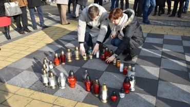 Serce ze zniczy. W Czerwionce pożegnano prezydenta Gdańska