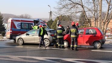 Wypadek na Wodzisławskiej. Matiz uderzył w auto „tajniaków”
