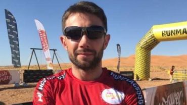 Daniel Stroiński z Rybnika wygrywa Runmageddon Sahara!