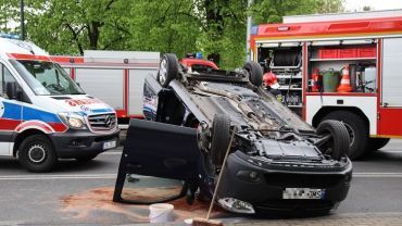 Wypadek na skrzyżowaniu Kotucza-Raciborska. Dachował samochód