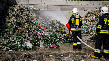 Rybniccy strażacy ćwiczyli gaszenie składowiska śmieci
