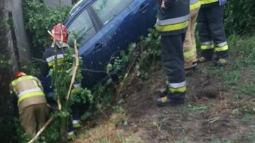 Boguszowicka: auto zjechało ze skarpy. Uderzyło w dom