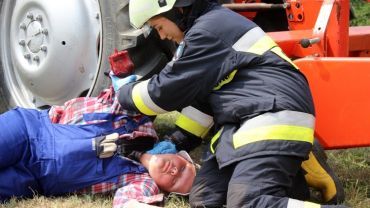 Wypadek, pożar, uwięzione zwierzę – manewry strażaków w Jankowicach