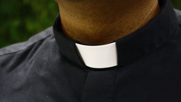 Jak chronić młodzież przed nadużyciami? Wytyczne biskupa dla księży