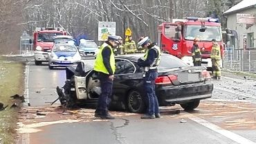 Czołowe zderzenie samochodów na Raciborskiej w Rybniku