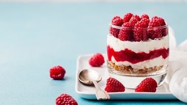 5 pomysłów na smaczne wiosenne desery w pucharkach do lodów