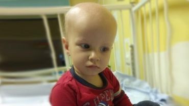 2-letni Szymek ma guza mózgu. Rodzice proszą o pomoc