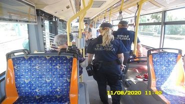 Czerwona strefa: strażnicy kontrolują w autobusach