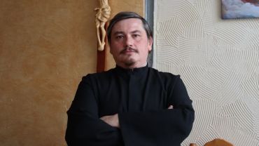 Ks. Wojciech Grzesiak: kościoły powinny zostać zamknięte