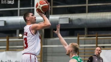 Koszykówka, II liga: MKKS Rybnik odrabiał zaległości z Cracovią