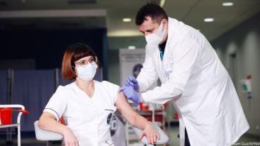 Pierwsza osoba w Polsce zaszczepiona przeciw COVID-19