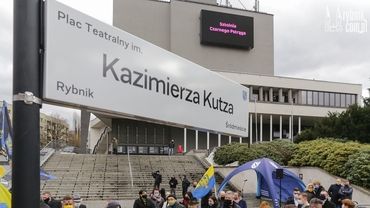 Plac Teatralny już oficjalnie nosi imię Kazimierza Kutza