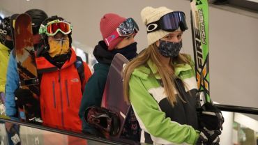 Narciarze i snowboardziści „zjeżdżali” w Focusie. Zwrócili uwagę na problem