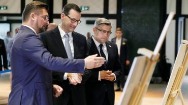 Fundacja Batorego: jedna trzecia Rządowego Funduszu Inwestycji Lokalnych trafiła do okręgu premiera Morawieckiego