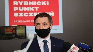 Prezydent Rybnika: narodowa propaganda szybsza od szczepionek