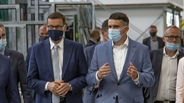 Premier Morawiecki odwiedził fabrykę Eko-Okien w Kornicach