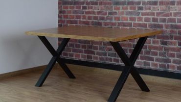 Stół i krzesła drewniane do kuchni