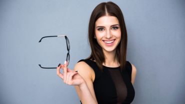 Jak dopasować okulary do kształtu twarzy?