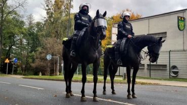 Konie i armatka wodna. Setki policjantów zabezpieczało mecz w Rybniku