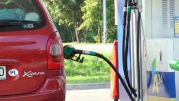 Tarcza antyinflacyjna 2.0: Niższy VAT na paliwo. Cena spadnie do ok. 5 zł