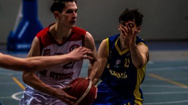 Koszykówka, II liga: MKKS Rybnik nadrabiał zaległości z Wisłą Kraków