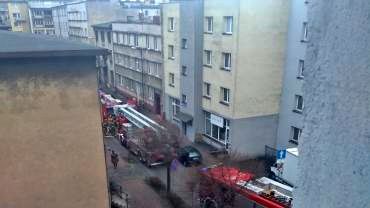 Pożar w budynku na Mickiewicza. Na miejscu wszystkie służby (wideo)