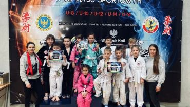 Worek medali Rybnickiego Klubu Ju Jitsu Sportowego w lidze dzieci i młodzieży