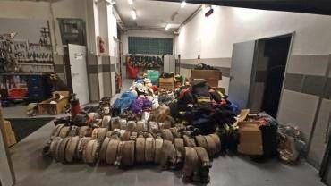 Ubrania, hełmy, węże. Strażacy z Rybnika i powiatu zbierają dary dla Ukrainy