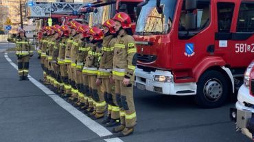 Minuta ciszy dla bohaterów. Strażacy uczcili swoich kolegów z Ukrainy (wideo)