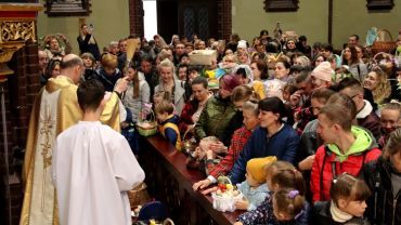 Dzisiaj prawosławna Wielkanoc. Ukraińcy przyszli tłumnie do bazyliki (zdjęcia)