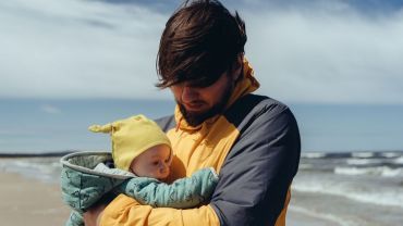 Dzień Ojca 2022: tatusiowie coraz częściej korzystają z macierzyńskiego. Mamy dane