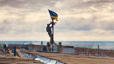 Zdjęcie z wyzwolonego Wysokopilla obiegło świat. Jedną z flag uszyły w Rybniku Ukrainki