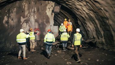 Budowa S1. Drogowcy przebili pierwszy tunel pod Baranią Górą. Foto, wideo