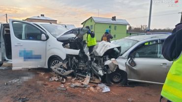 Wypadek busa z osobówką w Kornowacu: pasażerów jako pierwszy ratował policjant z Rybnika